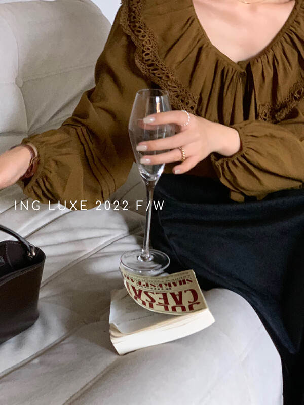 Original price 66.55! [ING] Korean style V-neck ruffled shirt 9172