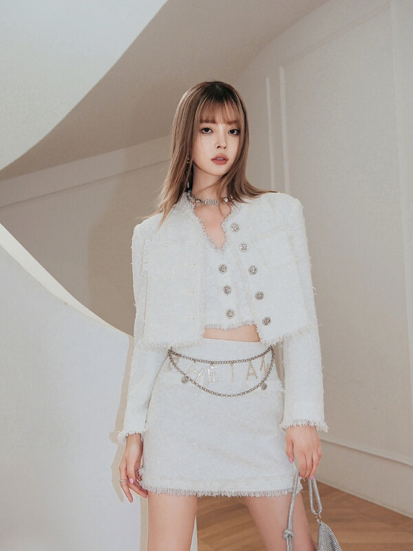 【ALLA EMELIA】Nice high-definition small fragrance white vest half skirt suit T1527A