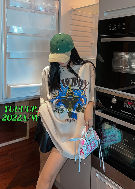 [FISH YU] American retro color drawing bull print old worn short-sleeved T-shirt 622528