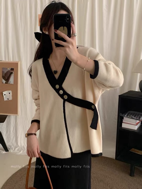 New in autumn!【SUSAN】Korean color-block slant button knitted sweater 81678# LSW