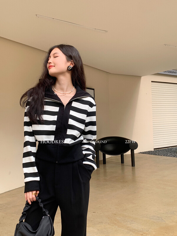 New in autumn! [Fire HOODRESS] Design asymmetrical collar black and white striped sweater 22358# JHY