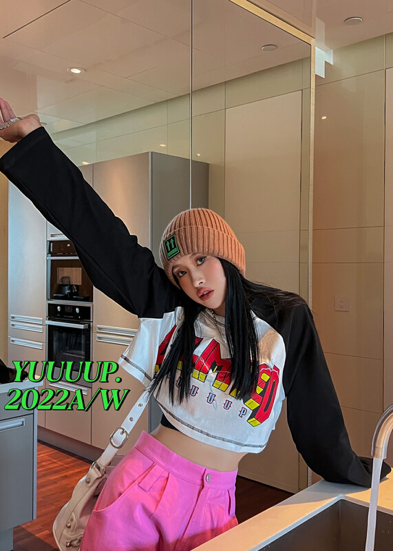 [FISH YU] American retro hot girl style lightning letter watermark raglan sleeve long-sleeved T-shirt 622526