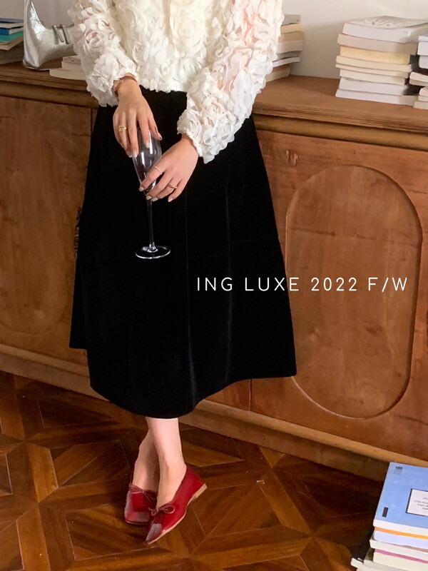 【ING】Retro Slender Velvet Umbrella Skirt Covering Hip Skirt 8109