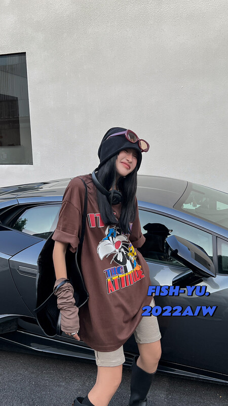 【FISH YU】Retro cartoon cat print thickened brushed short-sleeved T-shirt 22578