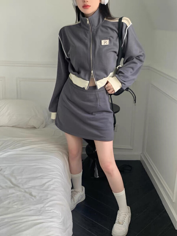 New in autumn!【KIKI STUDIO】Korean version of stand-up collar color-blocking sweater short coat + hip skirt suit 6771# HJY