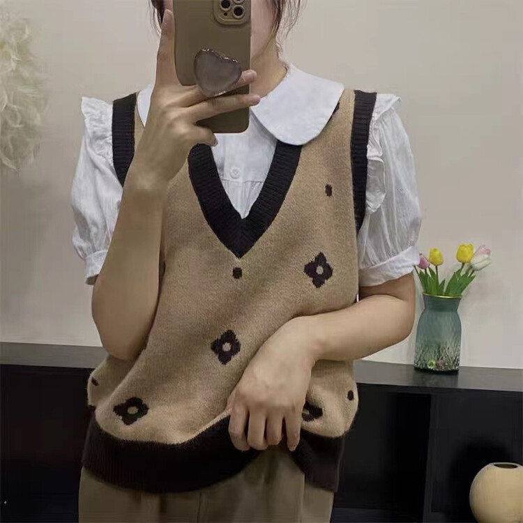 New in autumn! [Fire Music] Knitted outer design with a sense of niche stacking large size sleeveless waistcoat 689-1# WTT
