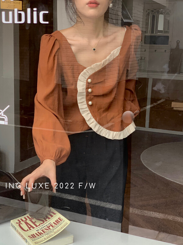 【ING】Retro square neck fungus edge pearl button shirt 9171