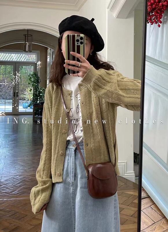 【ING】Gentle hollow round neck knitted sweater w3639