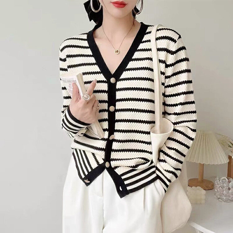 New in autumn! [Fire Music] Striped age-reducing V-neck knitted cardigan 7010# WTT
