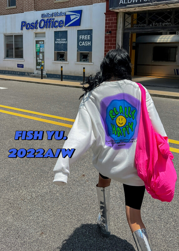 【 FISH YU 】Smiley front and back color drawing print large pocket casual sweater 22503# CQW
