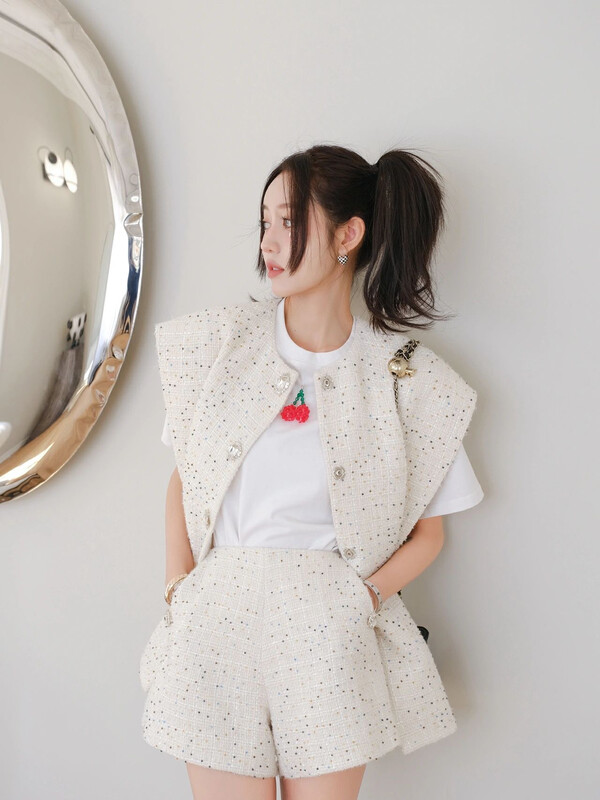 [ALALA EMELIA] Niche Haute Couture Small Fragrance White Department Heavy Industry Buttoned Vest Shorts Suit T1901A# JHY