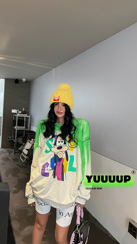 【FISH YU】Cartoon Goofy hand-painted spray paint anti-car line design sweater 622532