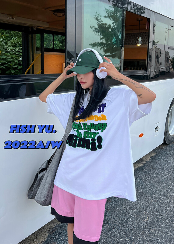 【FISH YU】English letter three-dimensional towel embroidered autumn and winter thickened short-sleeved T-shirt 22513