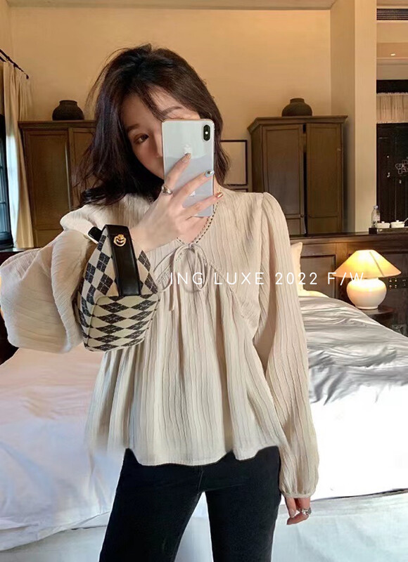【ING】Western style French V-neck design shirt 9361