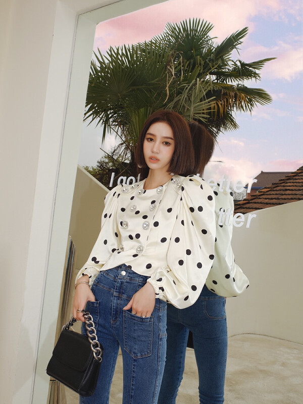 [ALLA EMELIA] Niche Haute Couture Heavy Industry Beaded Drill Buckle Polka Dot Shirt S2075