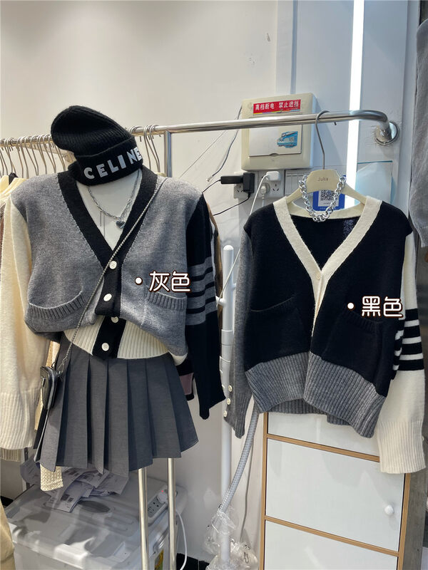 New in autumn!  【JULIA】Casual Simple Colorblock V-Neck Knit Cardigan YS1-5020# PCZ