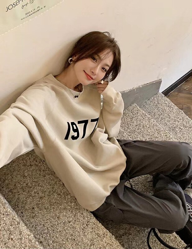 [RAINBOW] Popular 1977 round neck composite sweater 03010