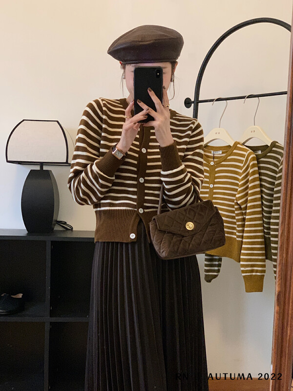 New in autumn! [R N] round neck striped contrast knitted cardigan 82931# L