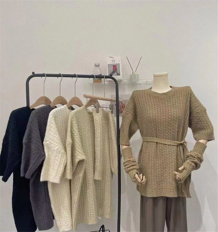 New in autumn! [SUSAN] Round neck loose solid color twist warm sweater (with sleeves/belt) 81703# LSW