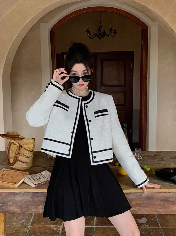 [ALLA EMELIA] Niche Haute Couture Small Fragrant White Classic Edge Design Top Short Jacket S2172