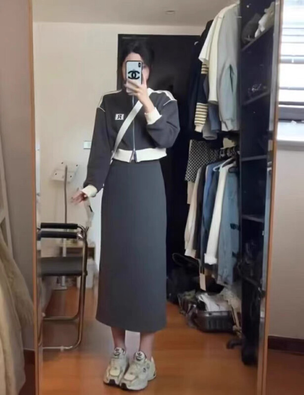 New in autumn!【KIKI STUDIO】Korean version of stand-up collar embroidered short coat + mid-length skirt suit 6770# HJY