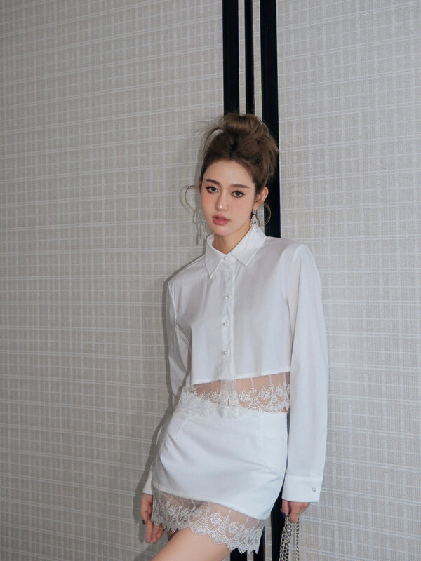 [ALLA EMELIA] Niche Haute Couture Small Fragrance White Lace Shirt Half Suit T2356