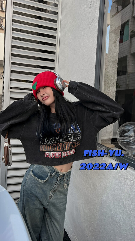 【FISH YU】Reverse car line design washed and distressed letter printing small short sweater 22571# CQW