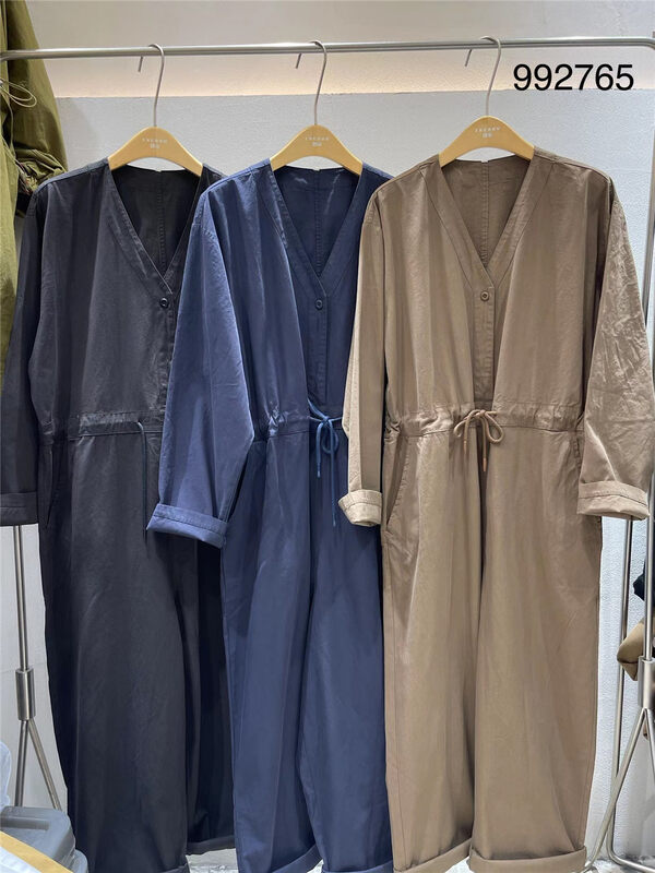 New in autumn! [TWENTY printed wood] V-neck slim and comfortable jumpsuit 992765# L
