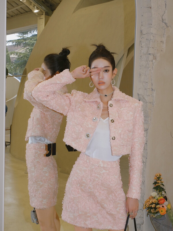 [ALLA EMELIA] Niche Haute Couture Three-dimensional Cut Flower Small Fragrance Skirt Suit T2133