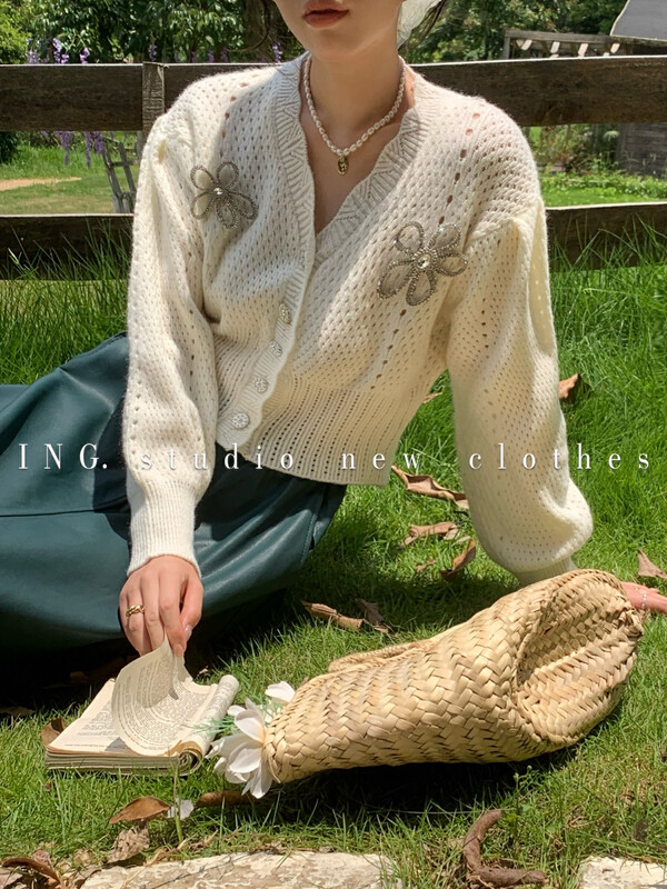 Original price 60.91! [ING] Korean version sweet sequin flower sweater sweater w3629