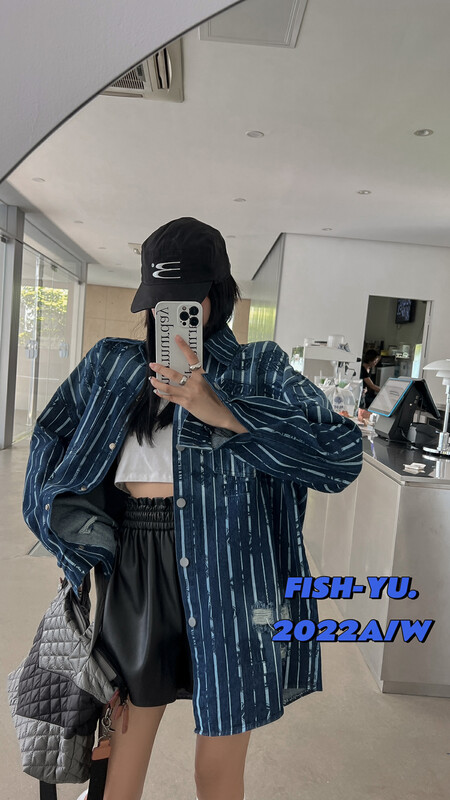 [FISH YU] English letter watermark vertical stripes heavy industry washed and worn denim jacket 22591