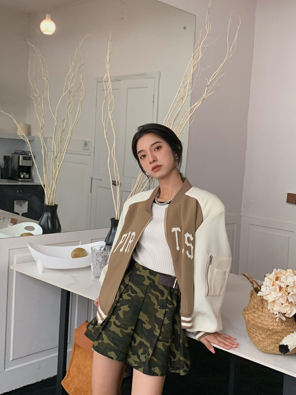 [RAINBOW] Popular milk tea color letter embroidery American style short coat 06137# FHX