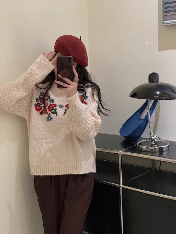 New in Autumn! [SUSAN] Retro Embroidered Flower Pullover Warm Sweater 81761# LSW
