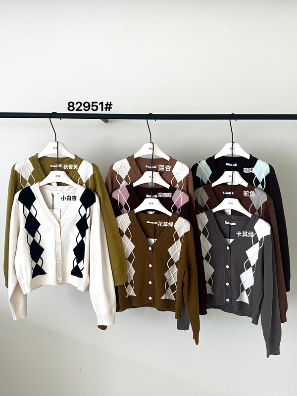 New in autumn! [R N] diamond-shaped v-neck knitted cardigan 82951# L