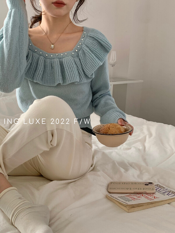 Original price 55.27! [ING] Korean version square collar beaded ruffled sweater w3635