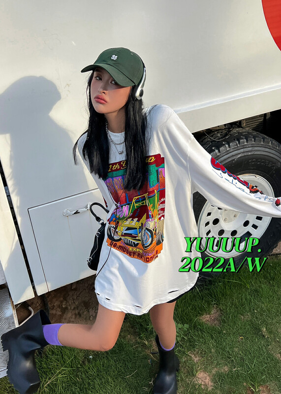 [FISH YU] American retro gothic print sanding hole craft long-sleeved T-shirt 622533