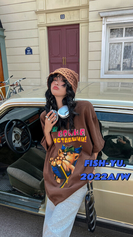 【FISH YU】Retro cartoon big lazy cat color drawing printing thickened brushed short-sleeved T-shirt 22531