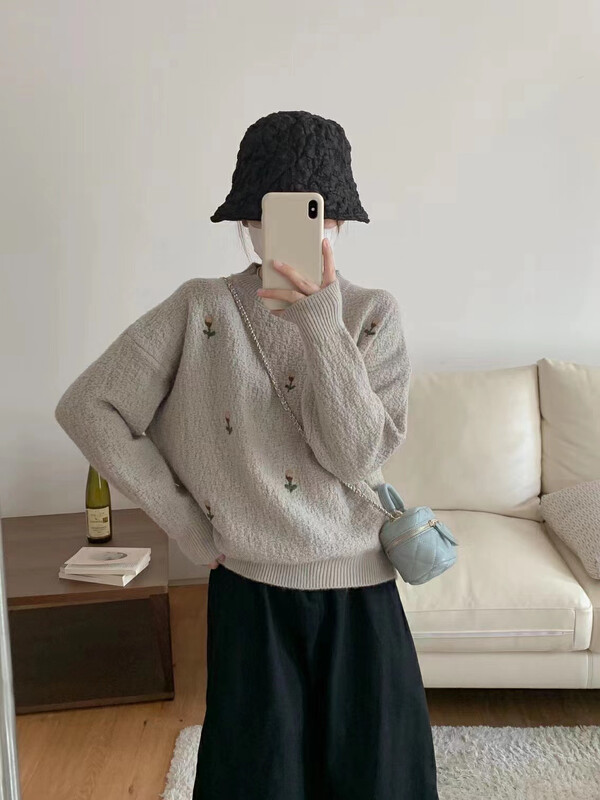 Casual [Fire Music] Gentle Wind Embroidered Flower Pullover Retro Loose Knit Sweater 1380# WTT