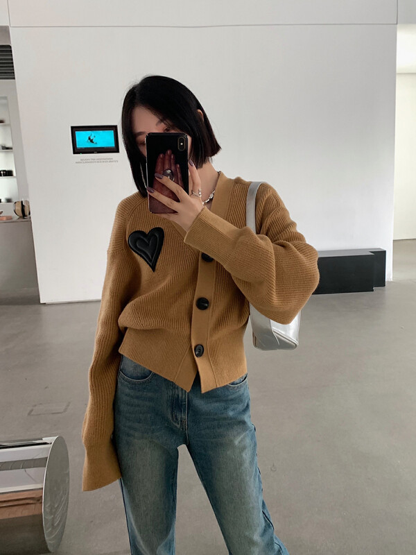 [RAINBOW] Explosive love OEM v-neck clean knitted cardigan 2318