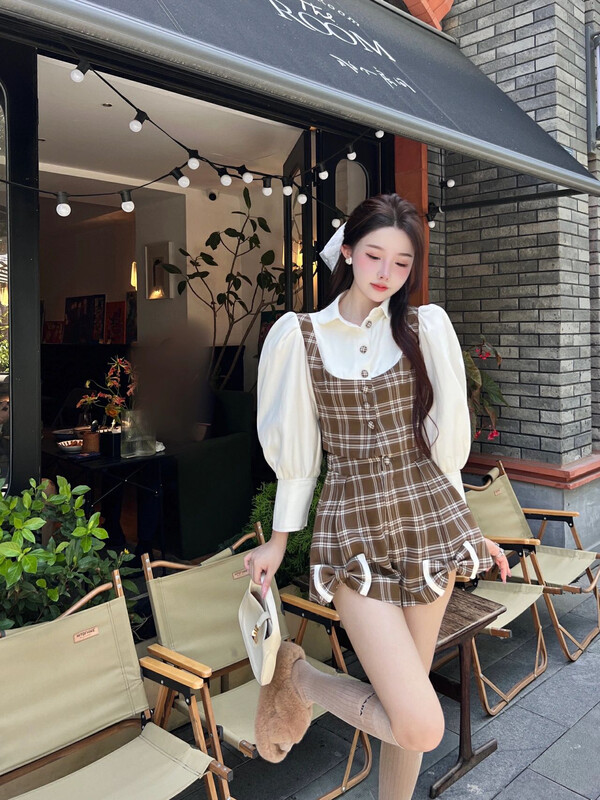 [ALALA EMELIA] Equestrian uniform white and coffee plaid puff sleeve top shorts suit YS1-T1830