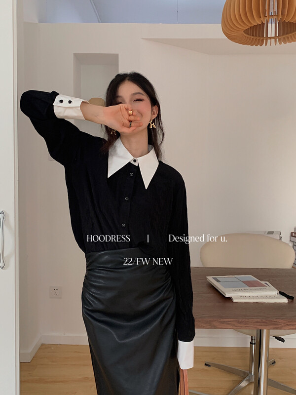 New in autumn! [Fire HOODRESS] Korean version pleated black and white contrast color stitching design shirt 22451# JHY