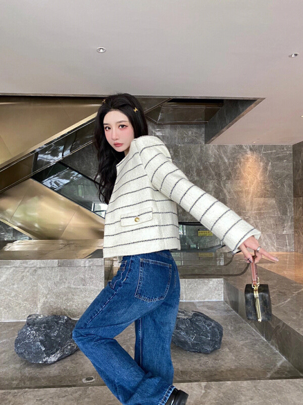 [ALALA EMELIA] Niche high-definition small fragrance striped woven short coat S2228A