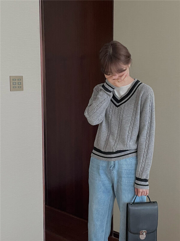 New in autumn!【FEIDING】Korean trendy V-neck all-match color-blocking warm sweater 7219# CLS