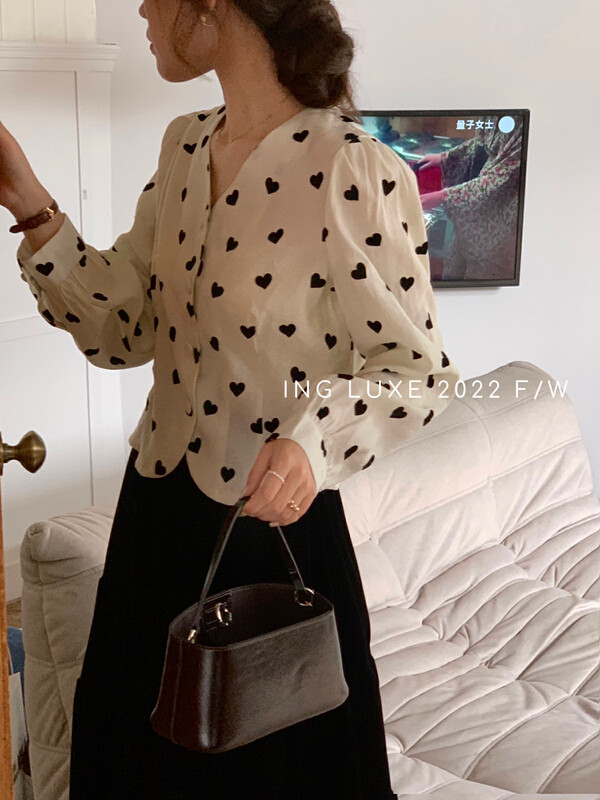 【ING】French love polka dot V-neck shirt 9335