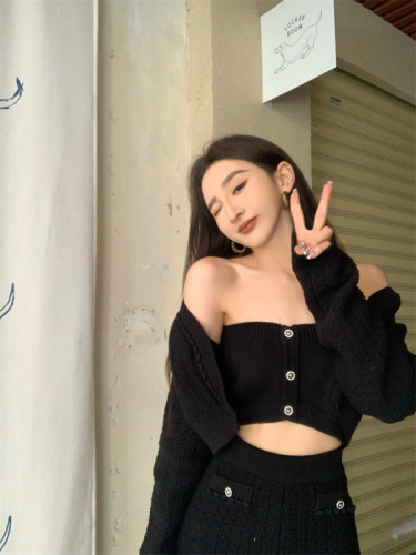 Real sale price Retro small fragrance knitted sweater three-piece cardigan tube top shorts suit