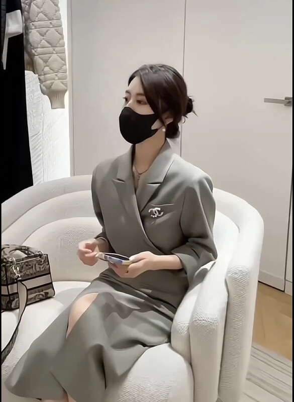 New in early autumn! [JH] Net red short strappy suit jacket + split skirt suit 42508# PCZ
