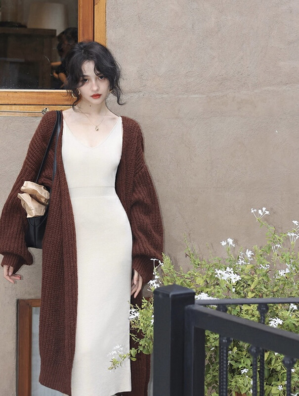 New in autumn!【SAVAGE】French retro all-match solid color V-neck waist dress E9925# WPL