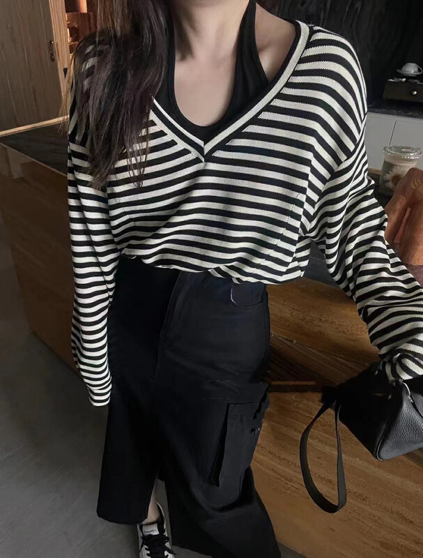 New in early autumn!【L.L STUDIO】Fake two-piece v-neck halterneck hot girl sweater 77760# PCZ
