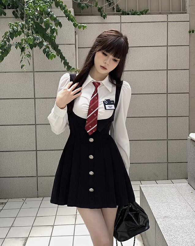 Autumn is new! [L.L STUDIO] College style fake two-piece pleated dress (with tie, brooch, detachable) 77815# PCZ