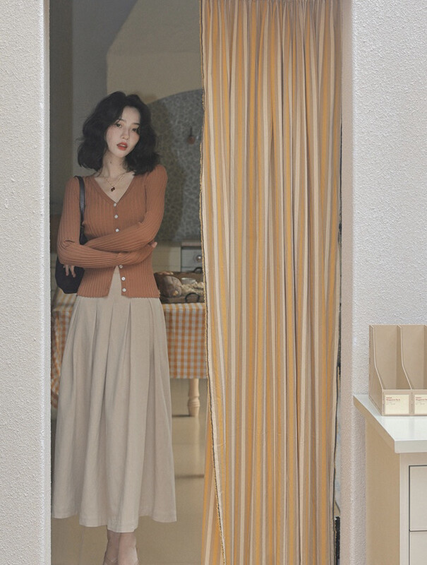 New in autumn! [SAVAGE] Versatile solid color high waist pleated waist pleated A-line mid-length skirt E9821# WPL